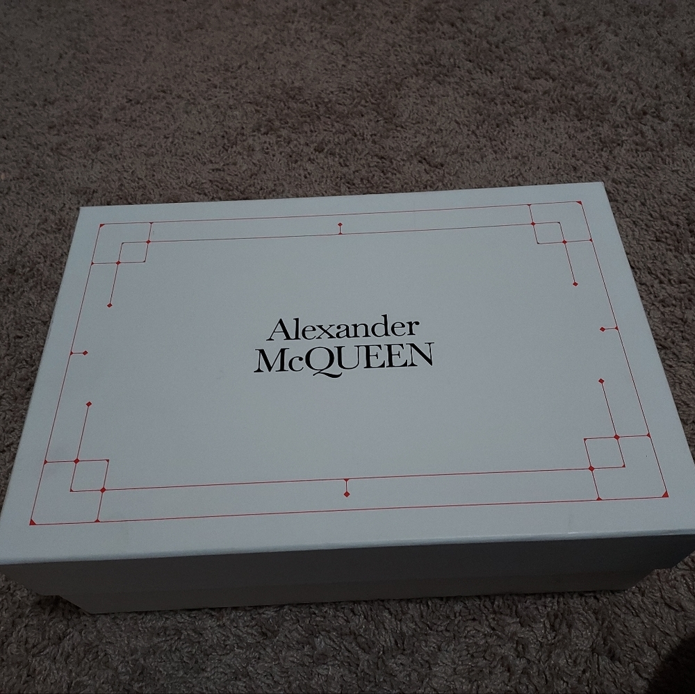 Black and White ! Alexander McQueen size 46 (13)